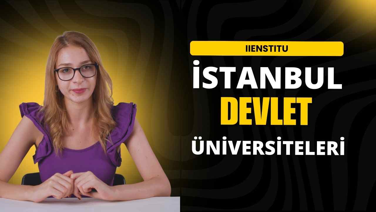 Bir grup insan bir dizi merdivende toplanmış, hepsi kitap okumaktadır. Öndeki kişi mavi bir gömlek giymiş ve oturmuş, elinde bir kitap tutmaktadır. Sağlarındaki kişi beyaz bir gömlek giymiş ve bir kanepede oturmaktadır. Arkalarında, kitaplarına bakan iki kişi kısmen bulanık. En soldaki kişi gri bir gömlek giymiş ve sırtını kameraya dönmüş. Sağdaki kişi ise koyu renkli bir gömlek giymiş ve başını öne eğmiştir. Hepsi kitaplarına odaklanmış, huzurlu bir atmosfer izlenimi veriyor.