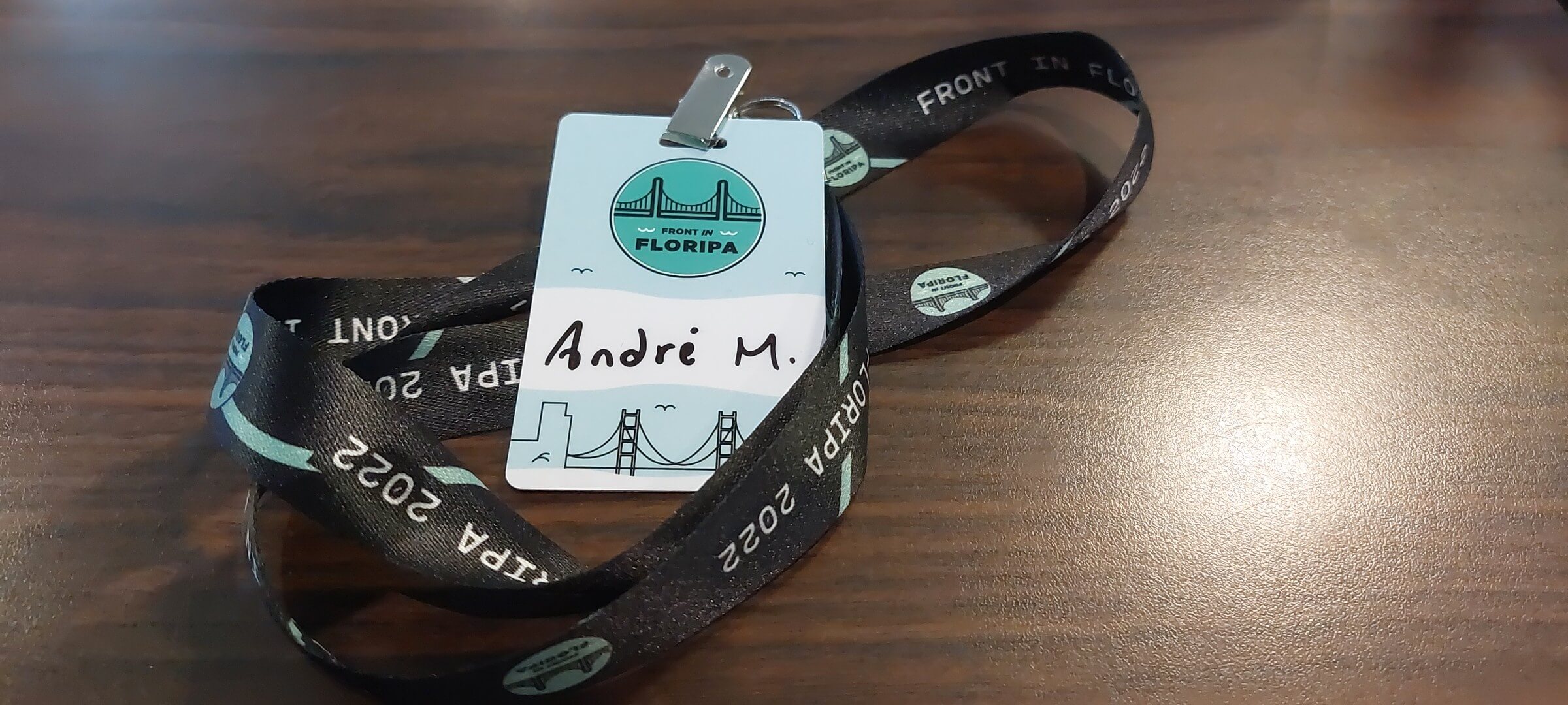 carchá do evento front in floripa com meu nome escrito