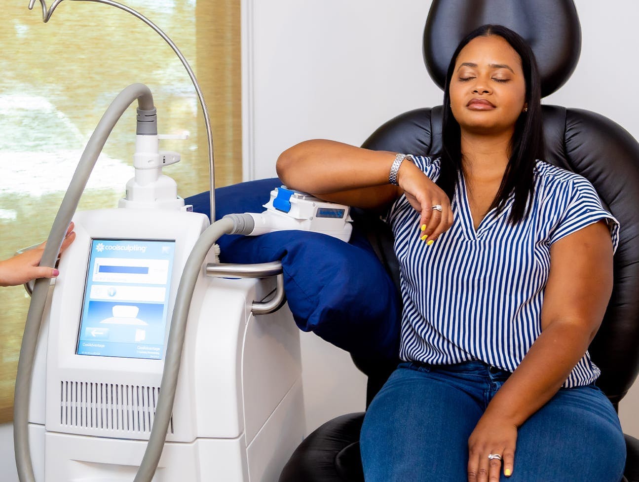 woman getting coolsculpting