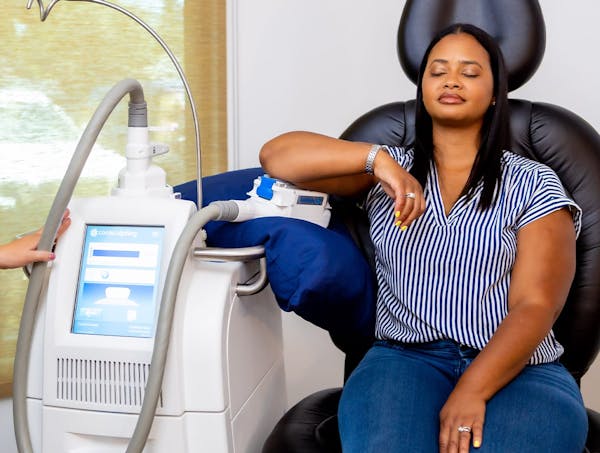 woman getting coolsculpting