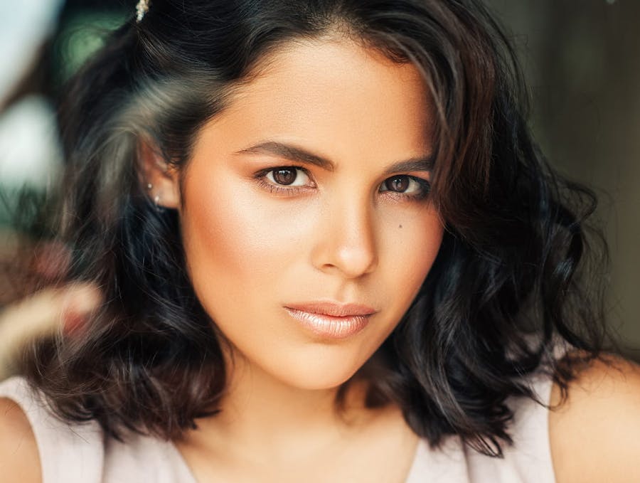 woman with dark brown bob