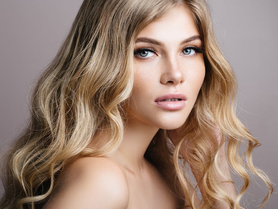 woman with blonde wavy hair