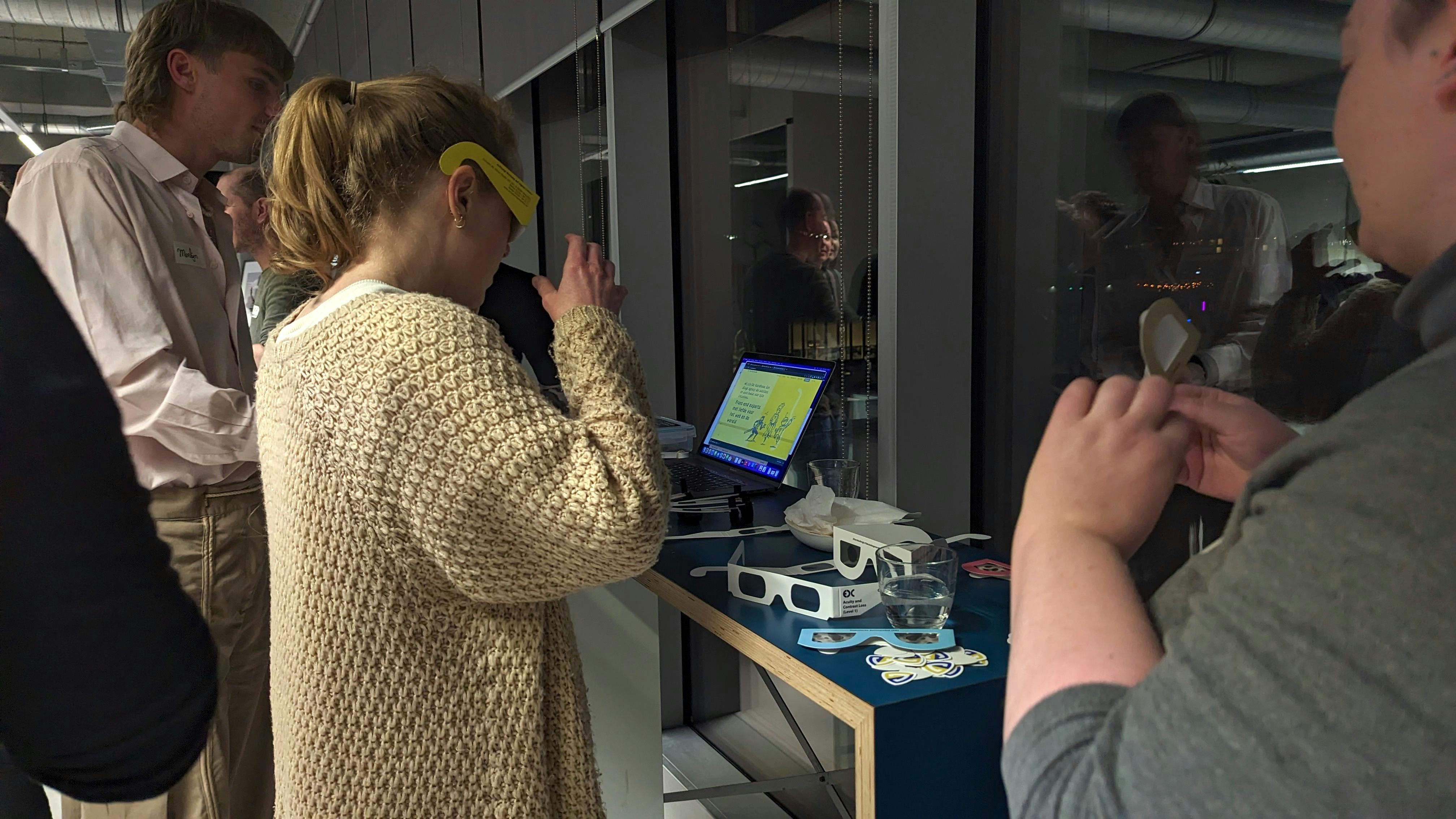 People trying the simulation glasses of the a11y kit