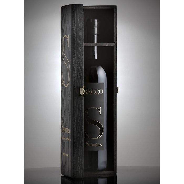 https://www.datocms-assets.com/65279/1663590606-bacco-jeroboam.png?auto=format&h=700