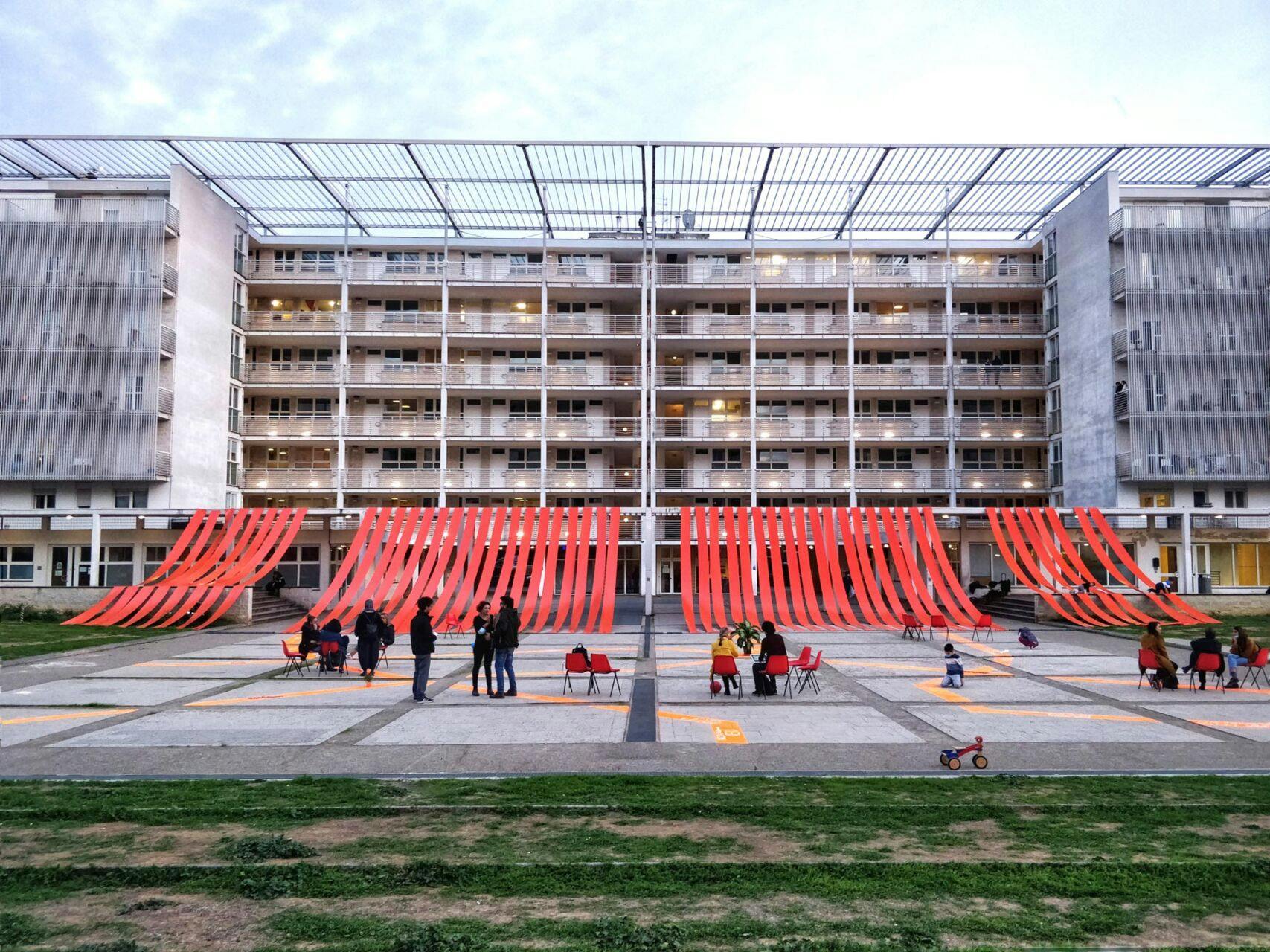 Installazione In between in Piazza Luigi Dallapiccola