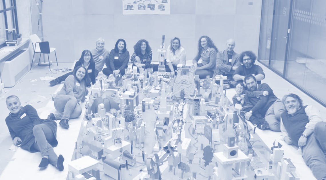 Foto di gruppo dei partecipanti al progetto "Architetture Fantastiche".