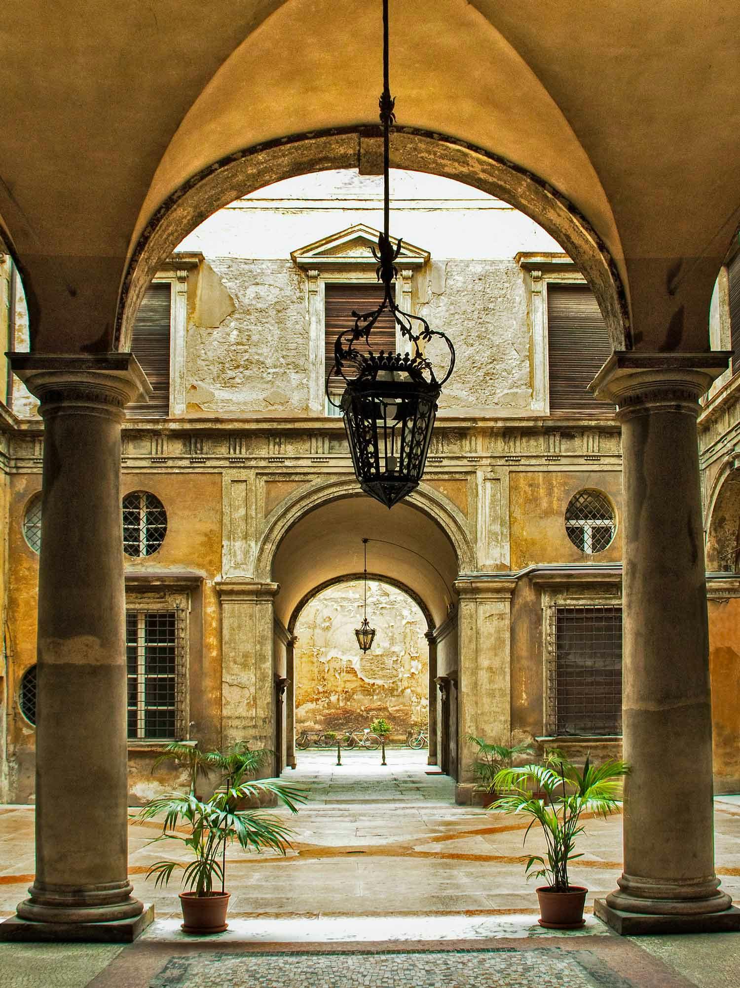 Cortile di palazzo storico