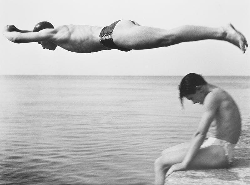 Il tuffatore, foto di Nino Migliori