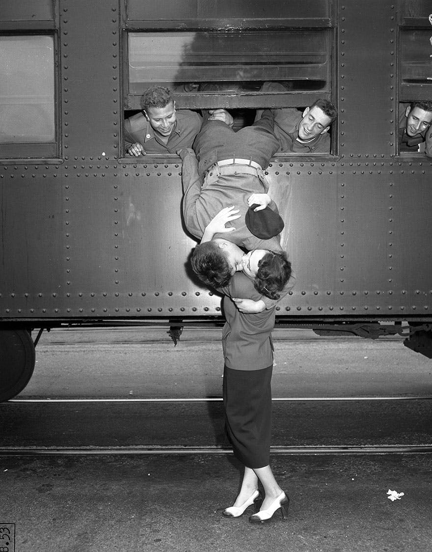 Bacio prima della partenza in treno