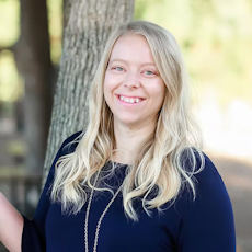 Portrait photo of Jenny Swecker