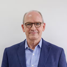 Portrait photo of Scott Crosby