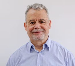 Portrait photo of Dr Peter Regez