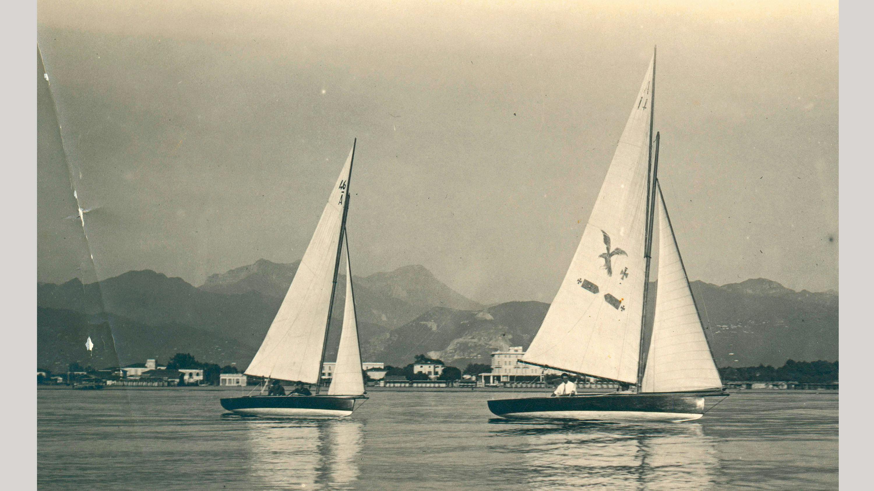 Una regata velica d'antan nelle acque di Forte dei Marmi
