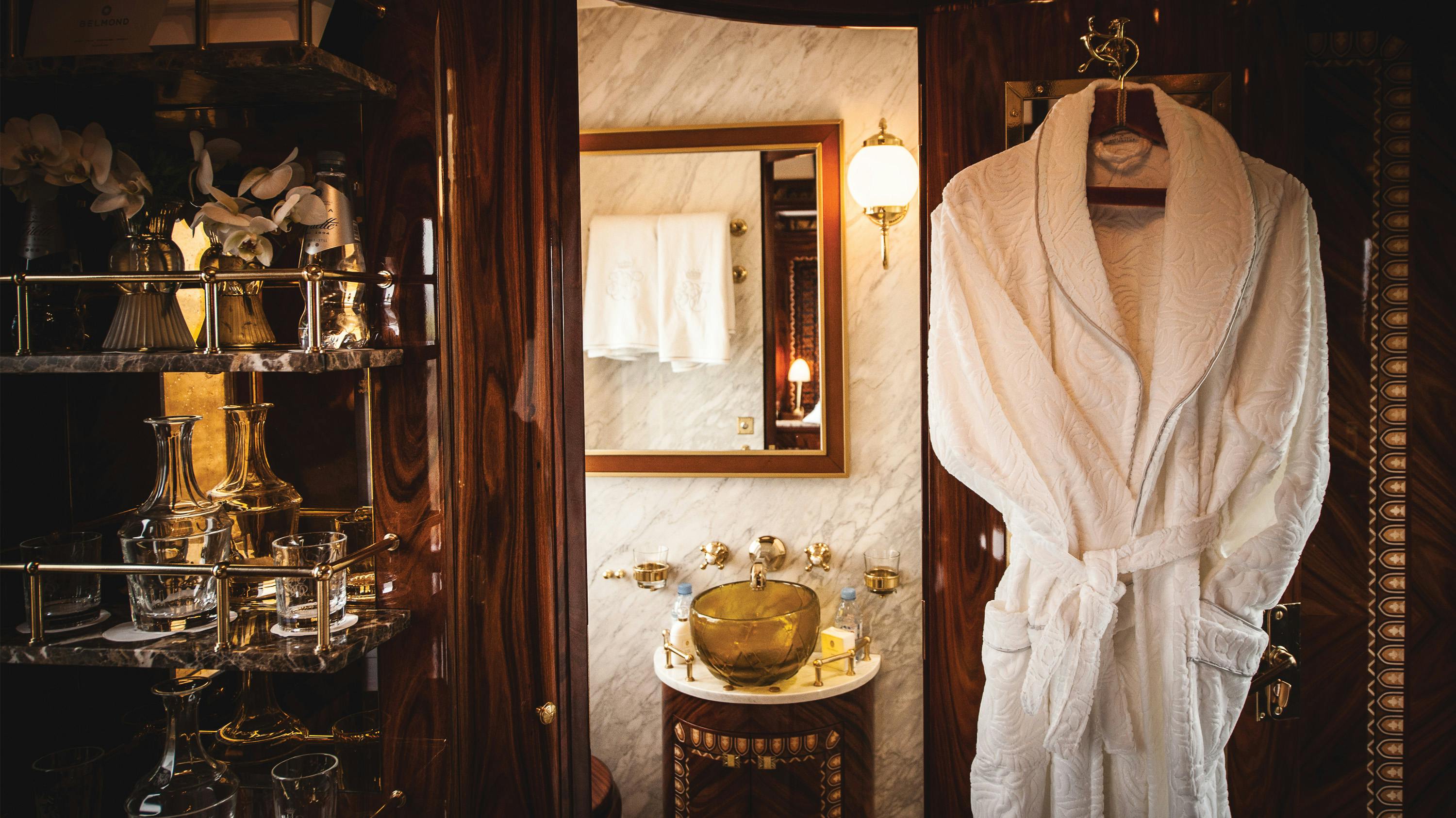 Dettagli di una suite dell'Orient-Express di Belmond