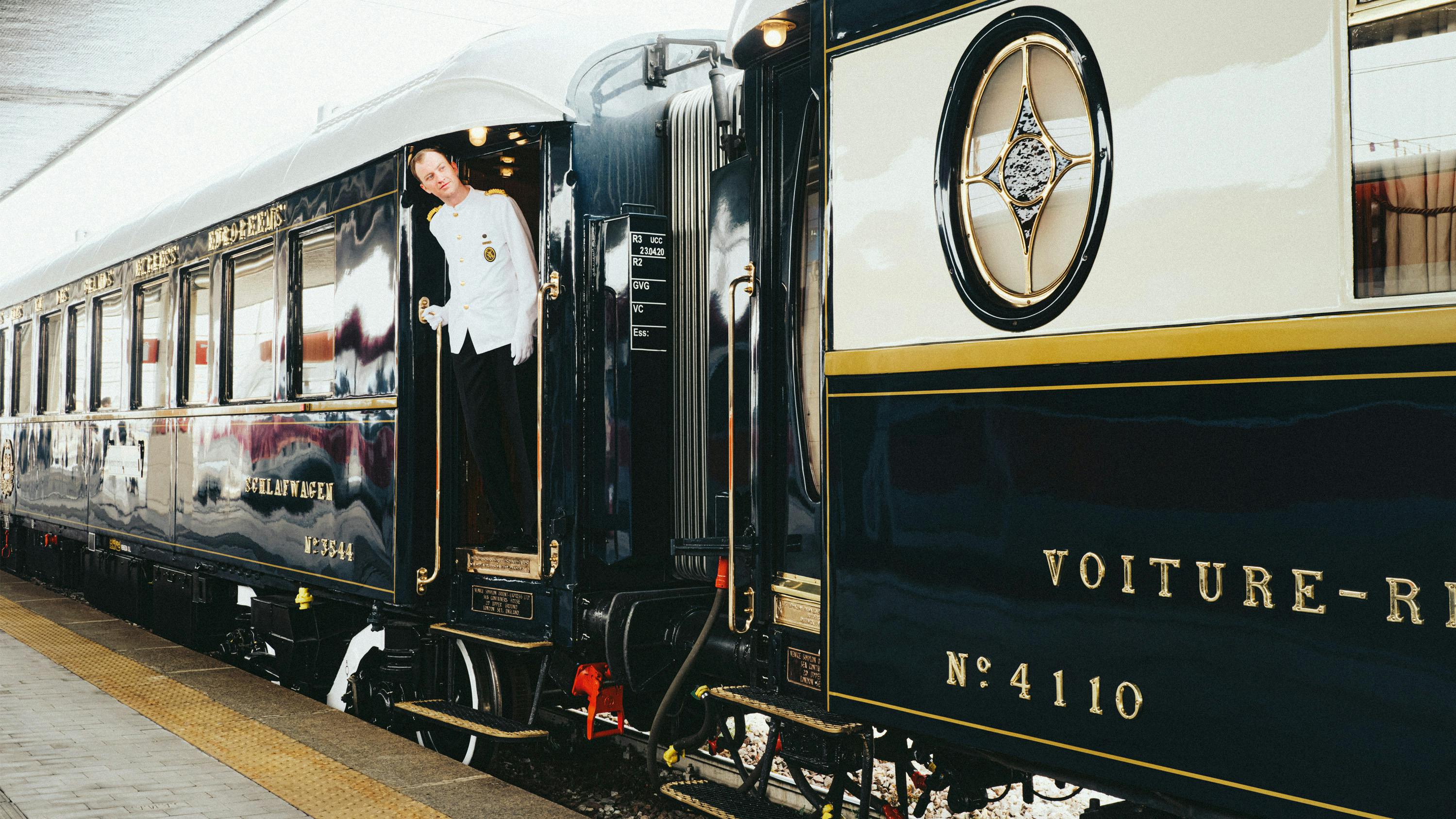 Il Venice Simplon-Orient-Express è composto da 17 carrozze originali degli anni ‘20 e ‘30