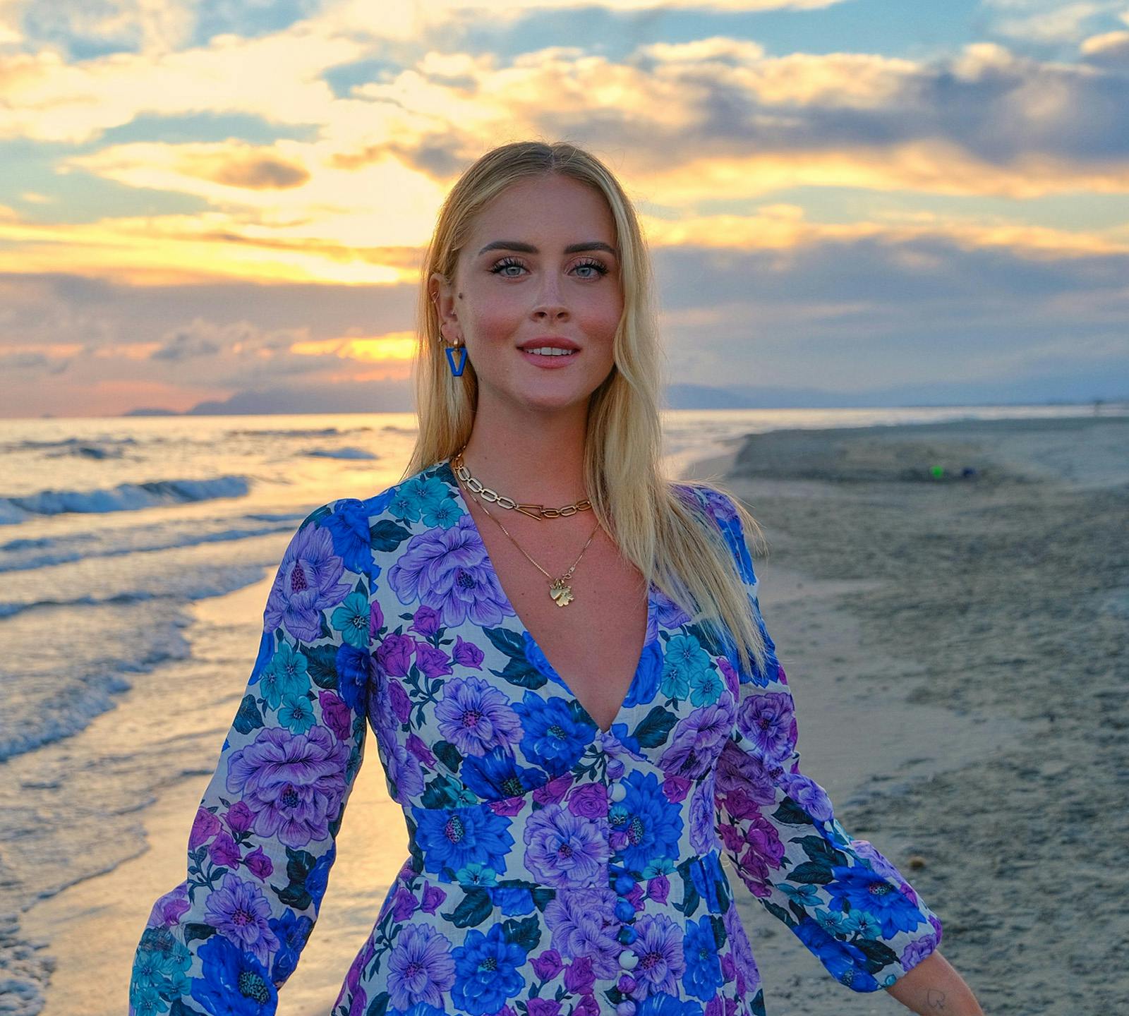 Valentina Ferragni sulla spiaggia del Forte Valentina Ferragni sulla spiaggia del Forte
