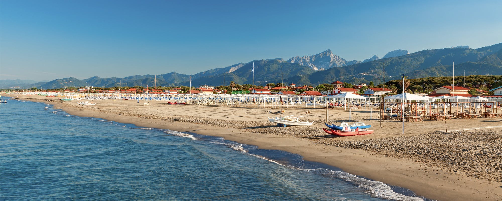 Veduta della spiaggia di Forte dei Marmi Veduta della spiaggia di Forte dei Marmi