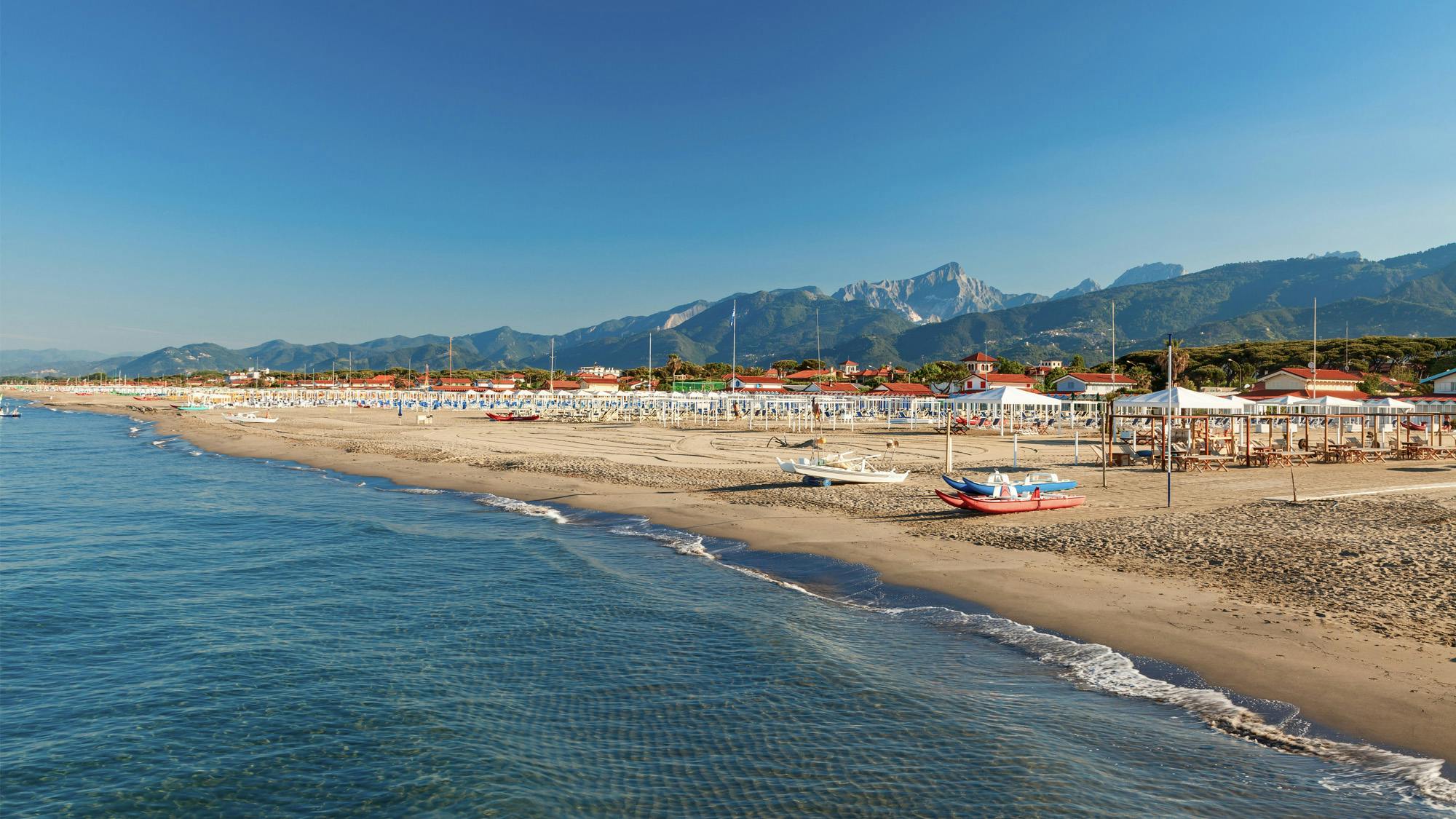 Veduta della spiaggia di Forte dei Marmi