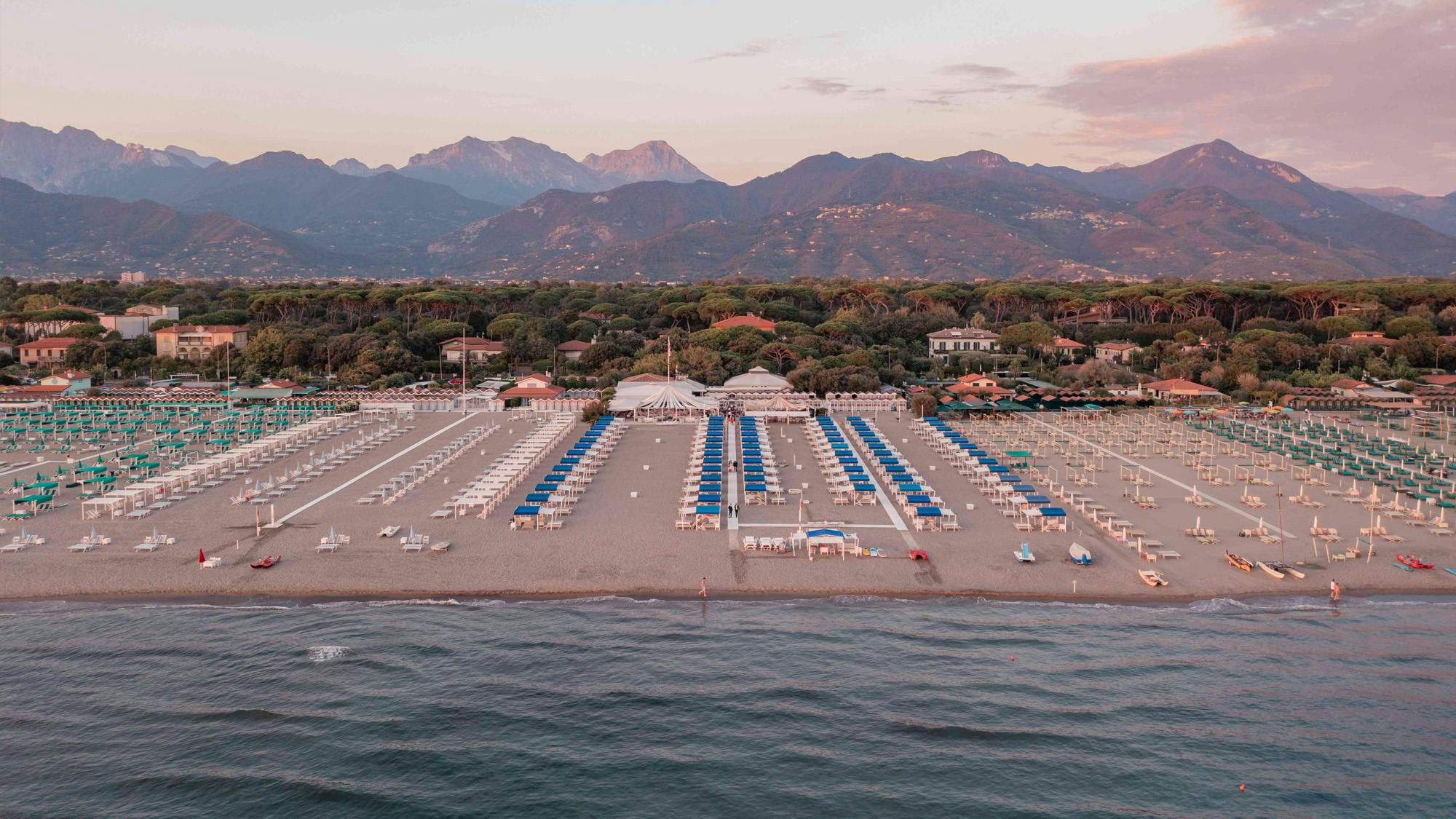 La spiaggia dell'Augustis Beach Club a Forte dei Marmi