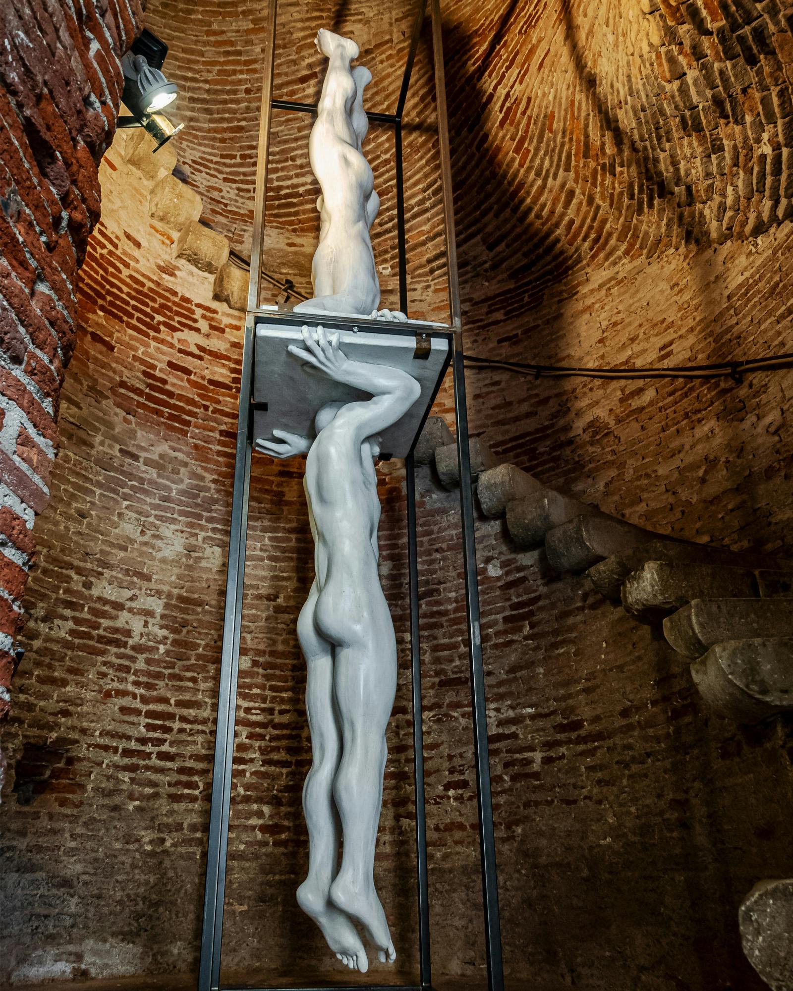 Emanuele Giannelli, "Gravity"