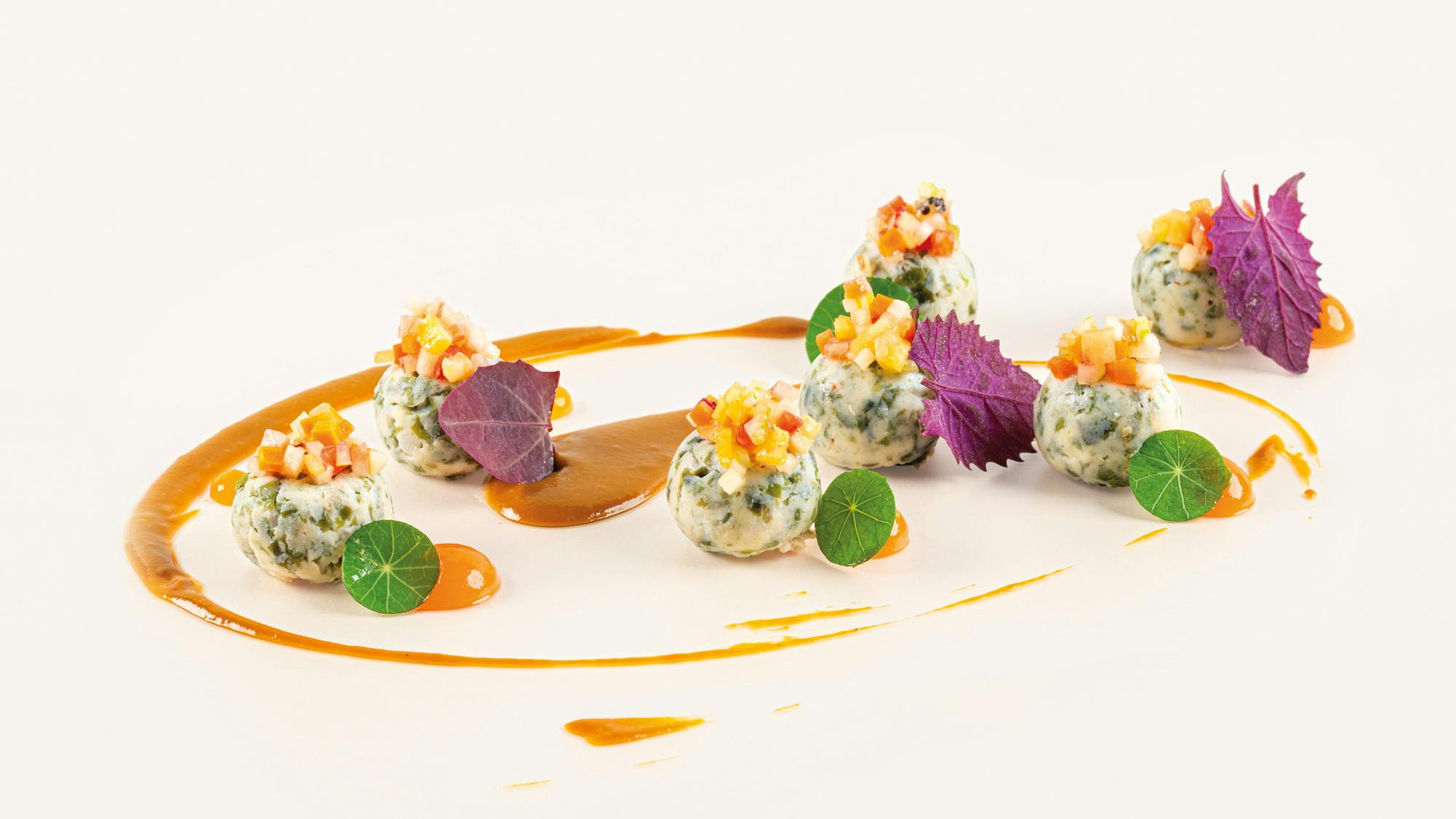 “Gnudi di gamberi con mirepoix di frutta e verdura e riduzione di erbi”