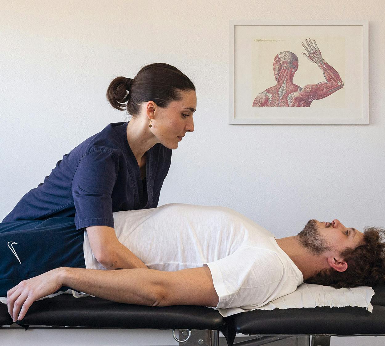 L'osteopata Martina Manfredi nel suo studio L'osteopata Martina Manfredi nel suo studio