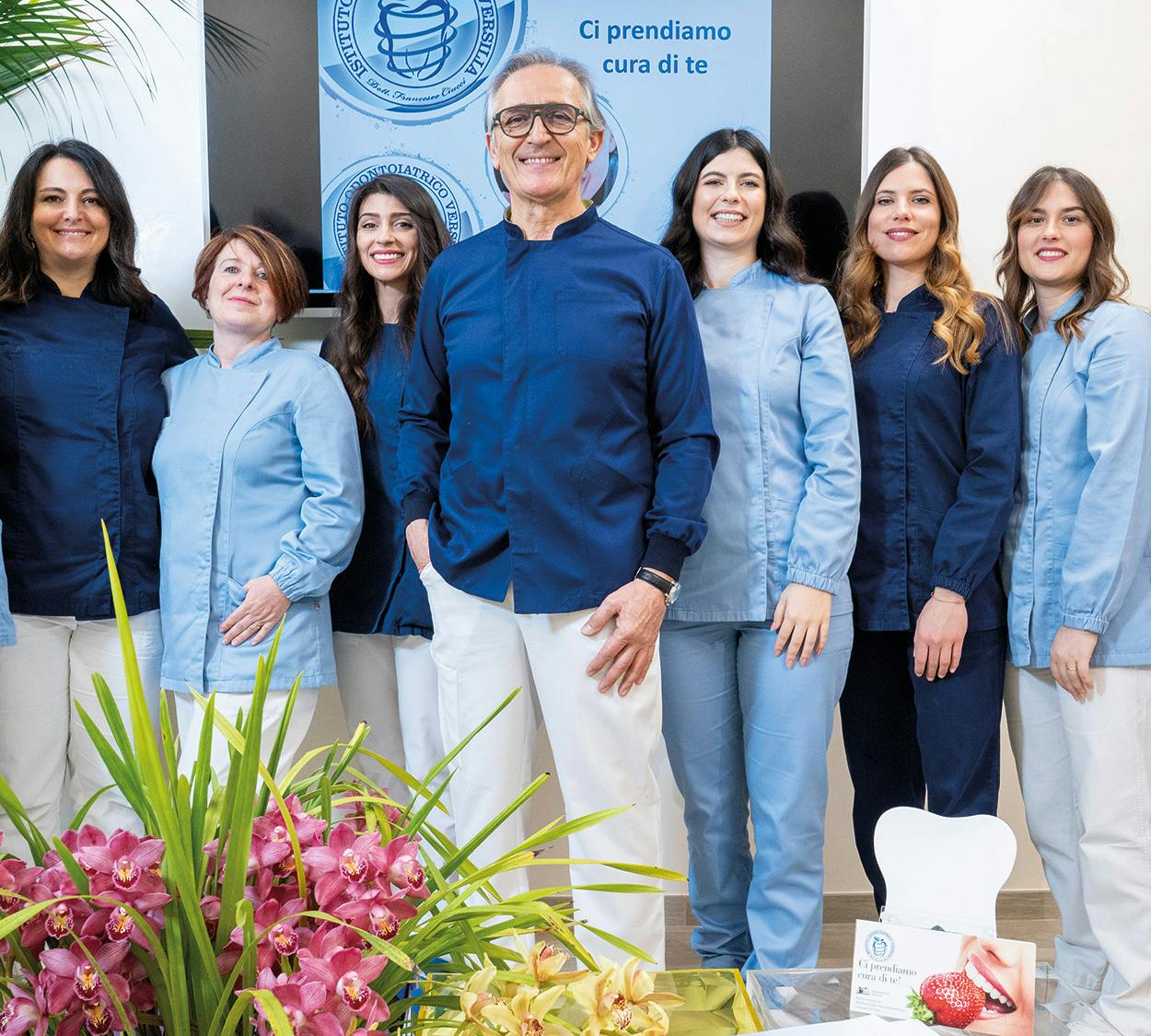 Lo staff dell'Istituto Odontoiatrico Versilia Lo staff dell'Istituto Odontoiatrico Versilia