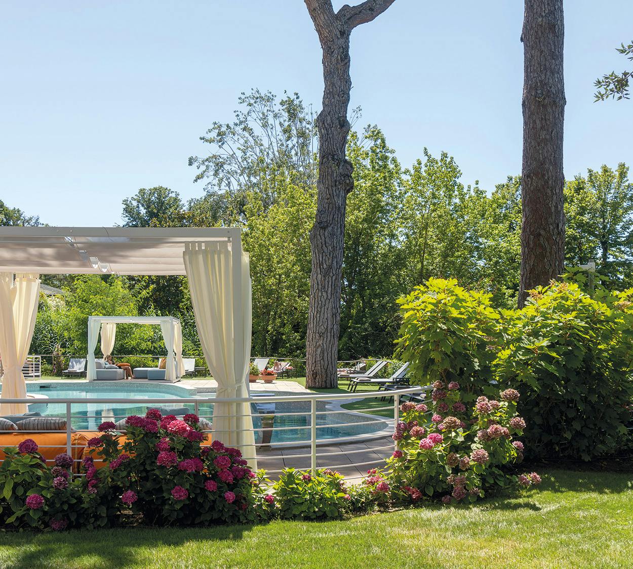 Uno scorcio del giardino dell'hotel St. Mauritius Uno scorcio del giardino dell'hotel St. Mauritiusv