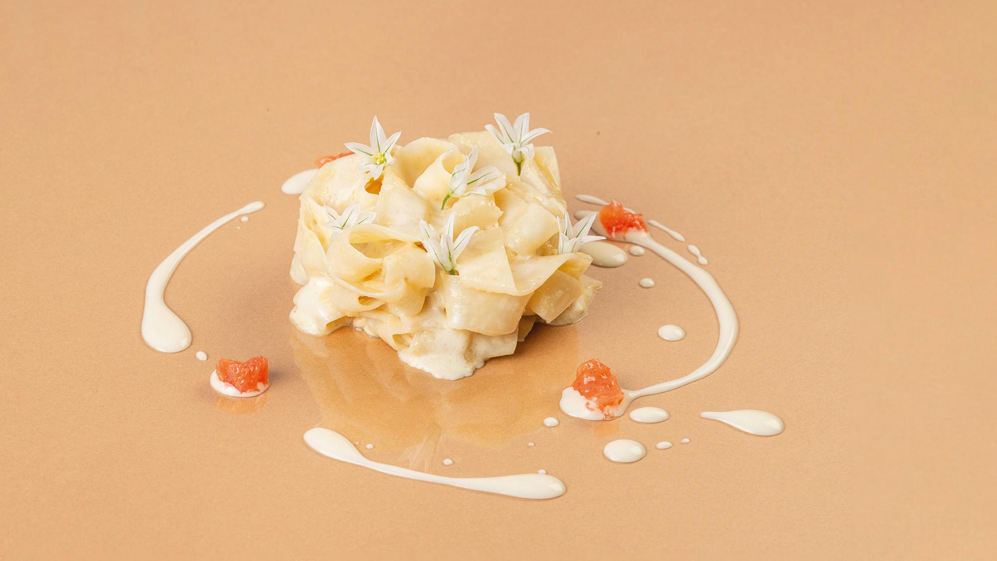 Tagliatelle di sedano rapa, pompelmo rosa e bagna càuda