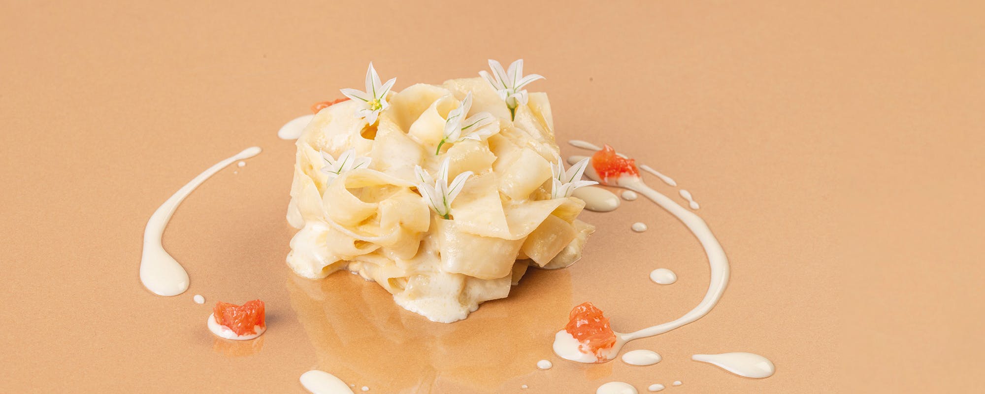 Tagliatelle di sedano rapa, pompelmo rosa e bagna càuda Tagliatelle di sedano rapa, pompelmo rosa e bagna càuda