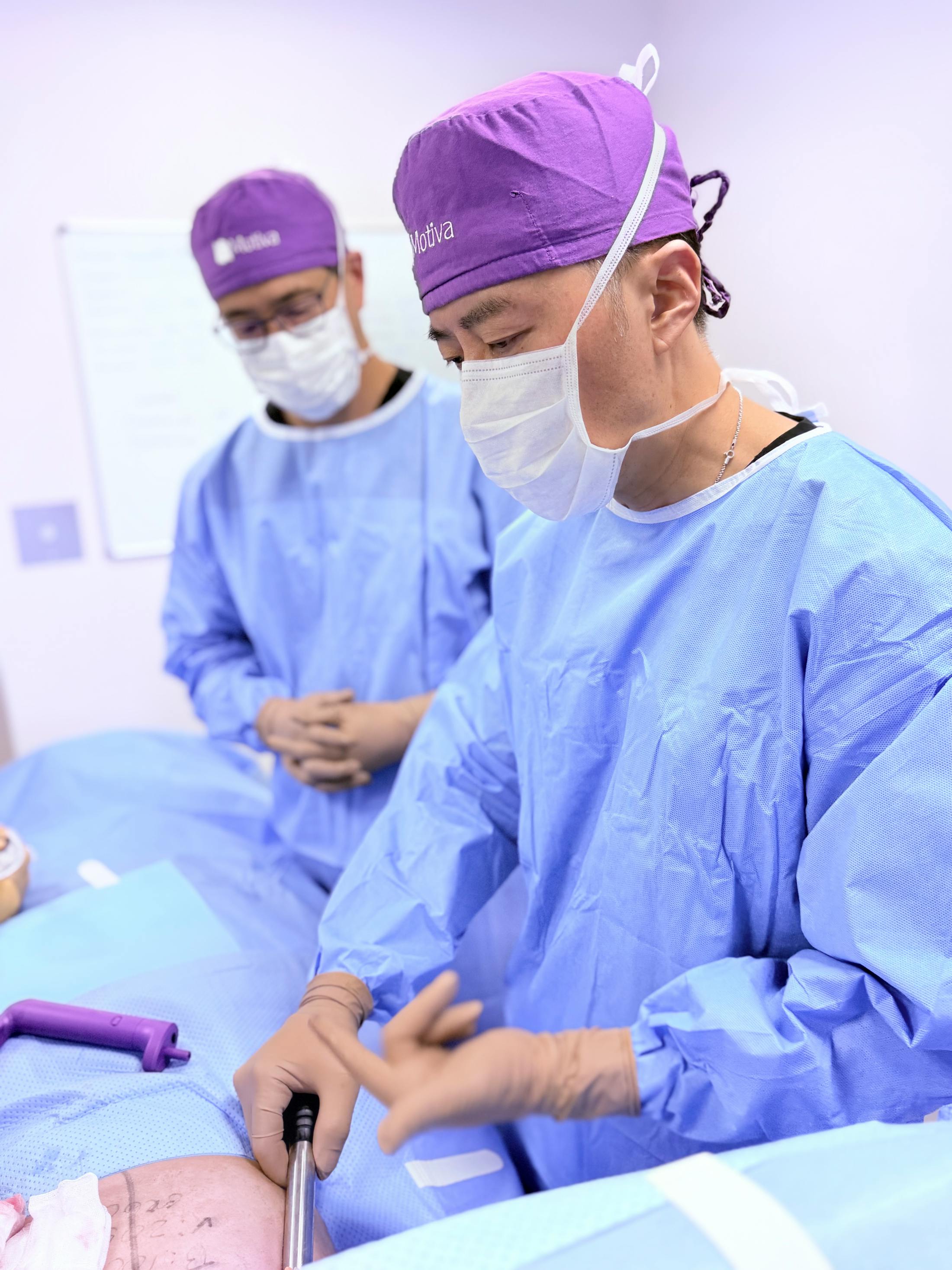 Dr. Jerome H. Liu and Dr. Tom S. Liu preforming breast augmentation procedure
