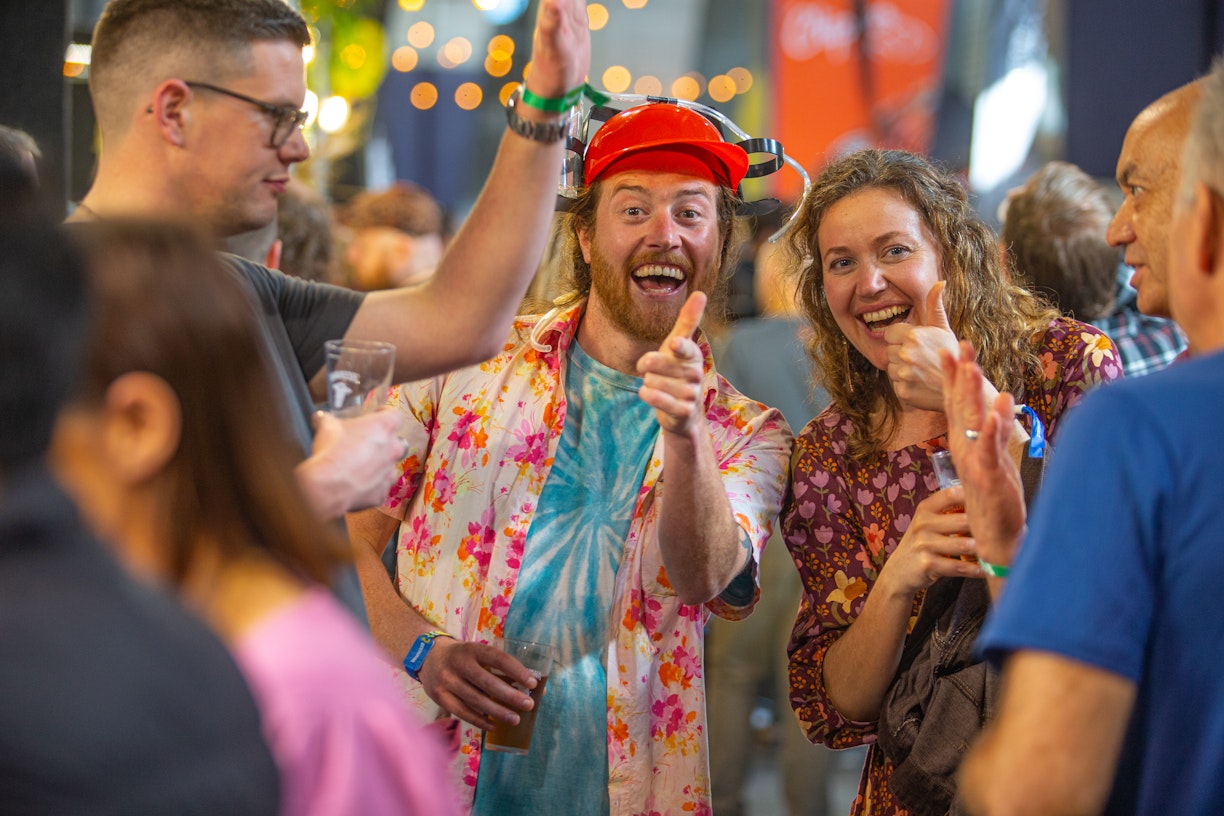 puunters thumbs up on the concourse 2022