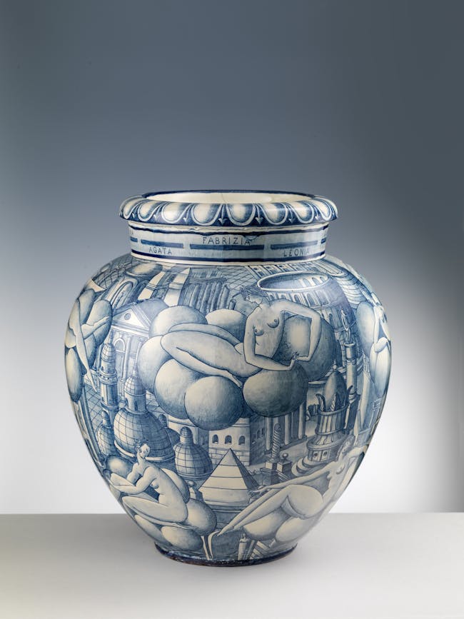 Vaso bianco con decori blu