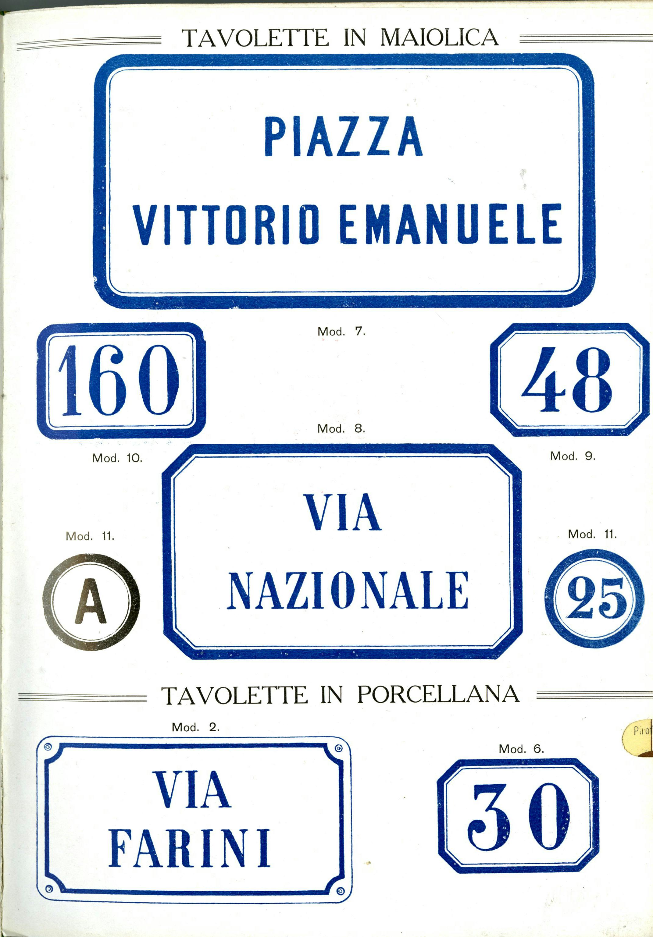 La tavola illustra cartelli in porcellana e maiolica bianca e blu con nomi di strade e numeri civici