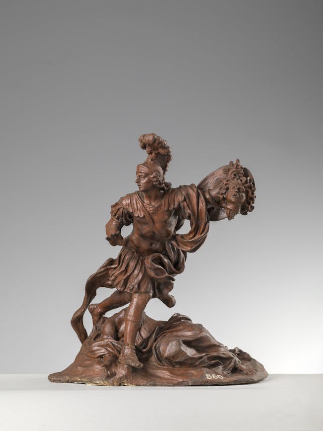 Il modello scultoreo mostra Perseo nell'atto di fuggire con in mano la testa della Gorgone