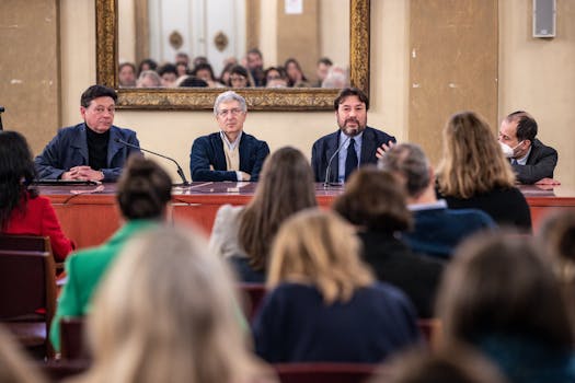 Gli organizzatori presentano la mostra in Aula Magna