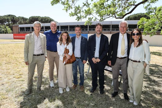 Foto di gruppo all'apertura del giardino del Museo Ginori. Tra gli intervenuti il Presidente della Regione Toscana Eugenio Giani