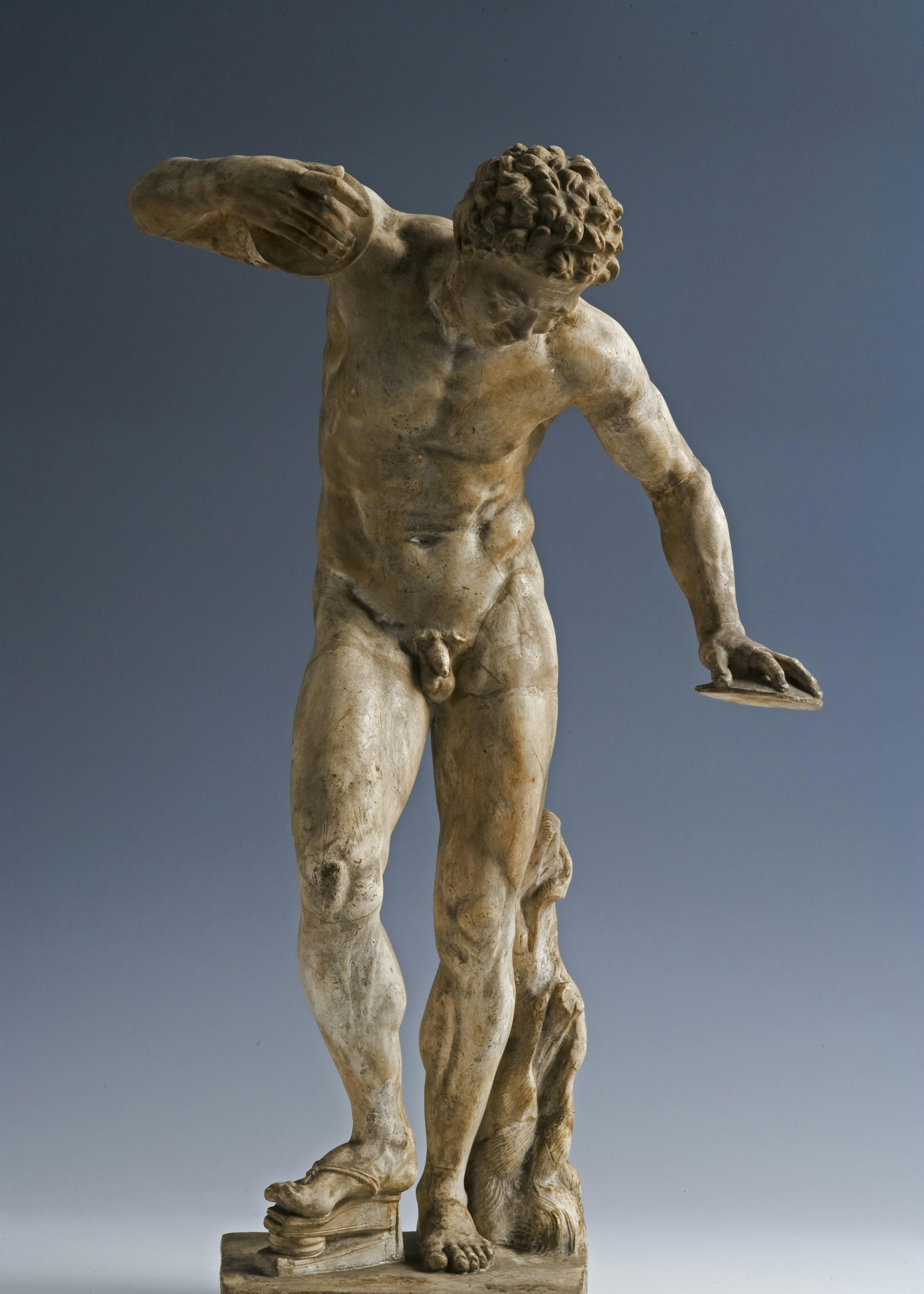 Scultura in gesso raffigurante una figura maschile nuda