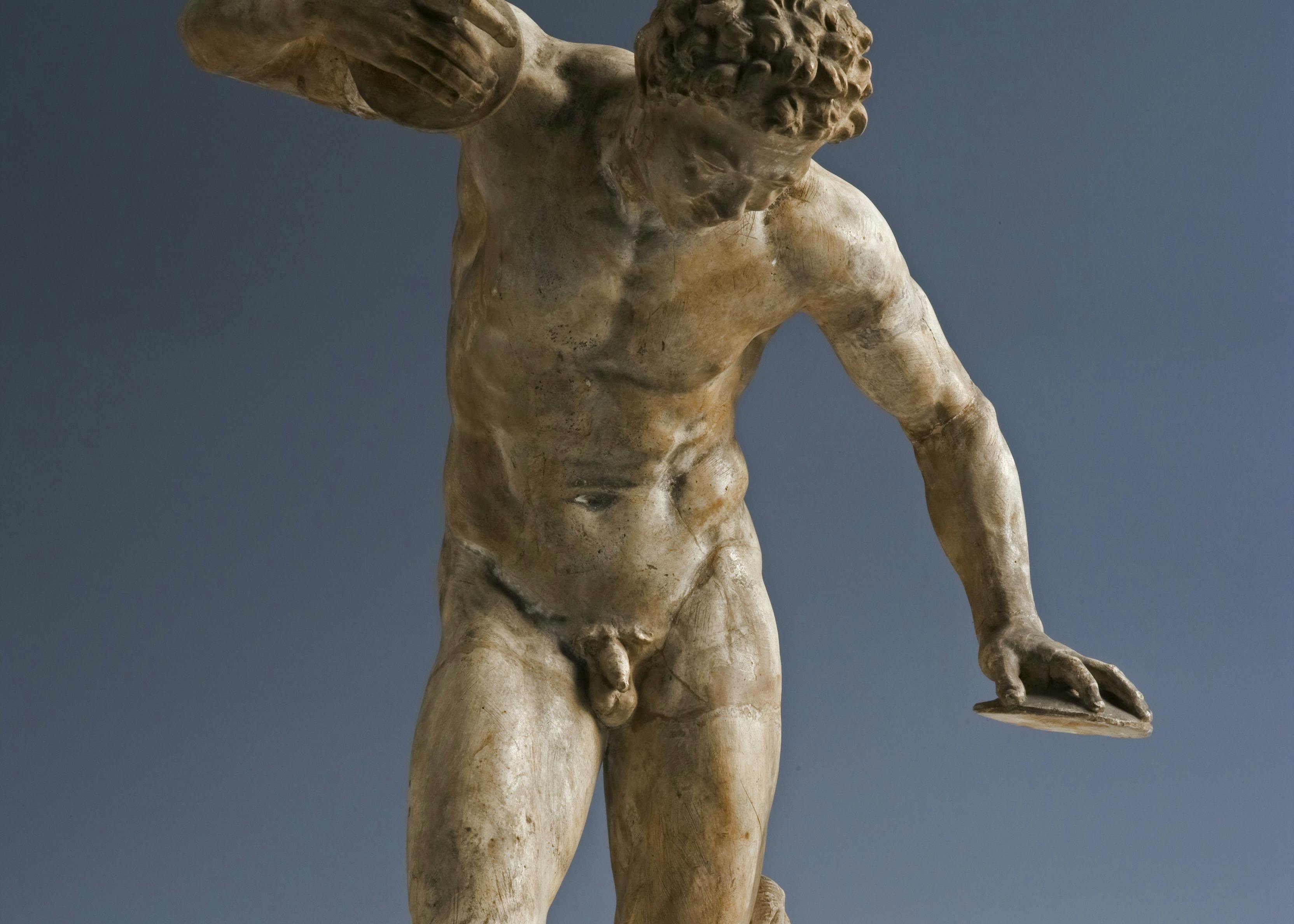 Scultura in gesso raffigurante una figura maschile nuda