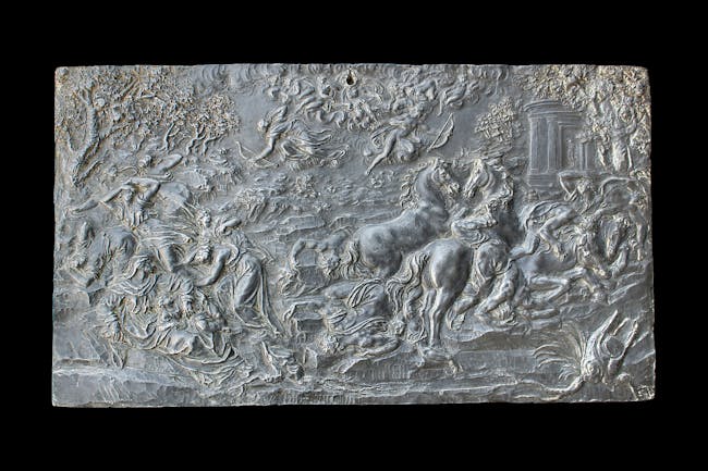 Scena di battaglia con figure umane, cavalli, alberi ed elementi architettonici