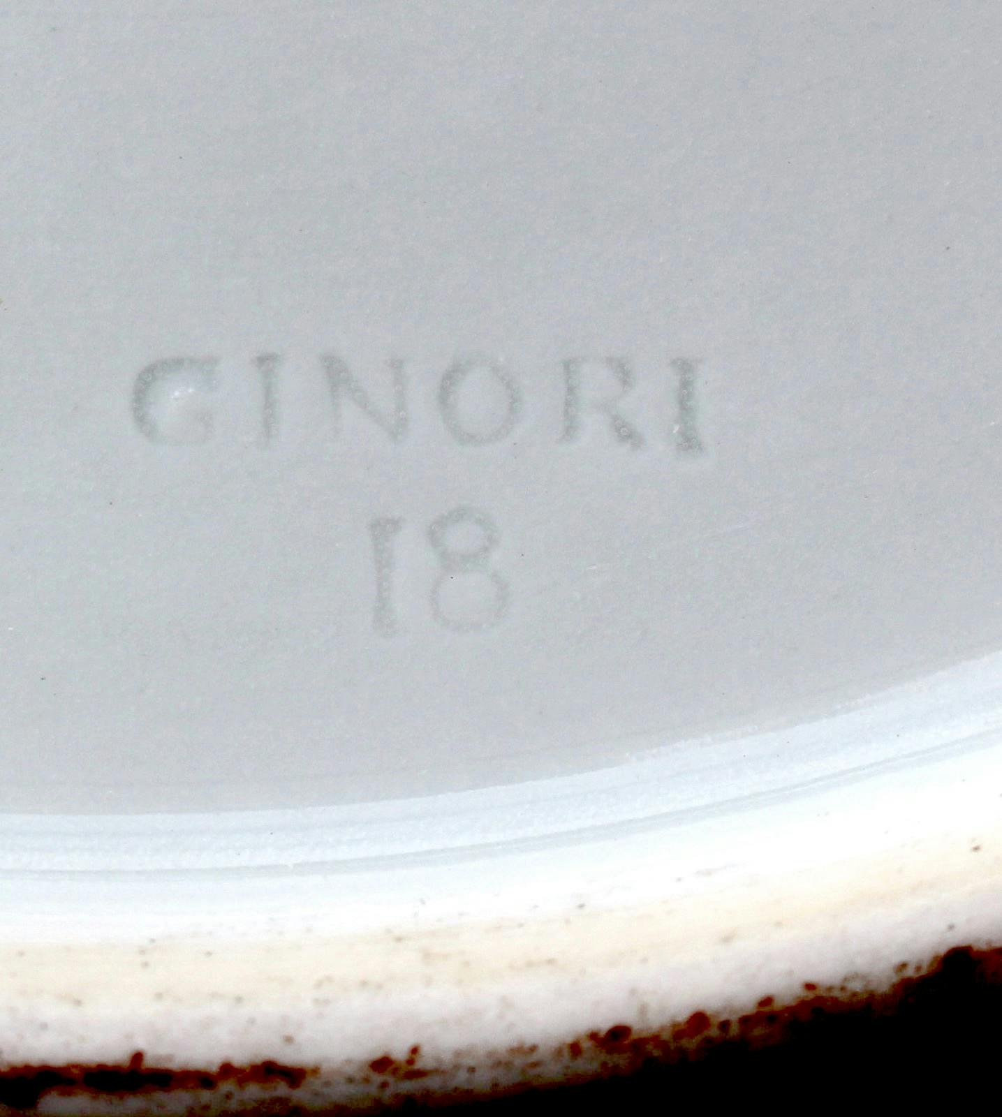 Scritta GINORI impressa nella porcellana, con sotto il numnero 18