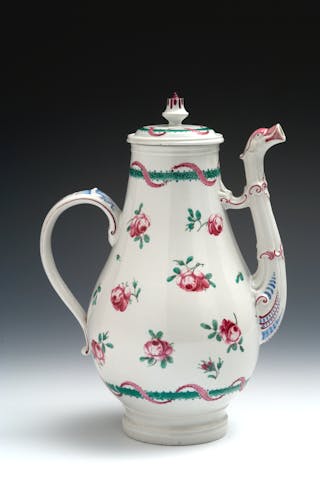 Caffettiera bianca con beccuccio zoomorfo e decorazioni floreali