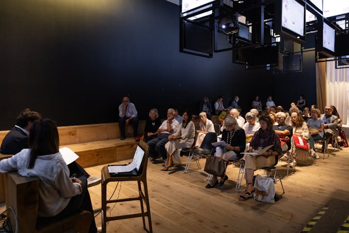 Una vista della sala durante la conferenza stampa