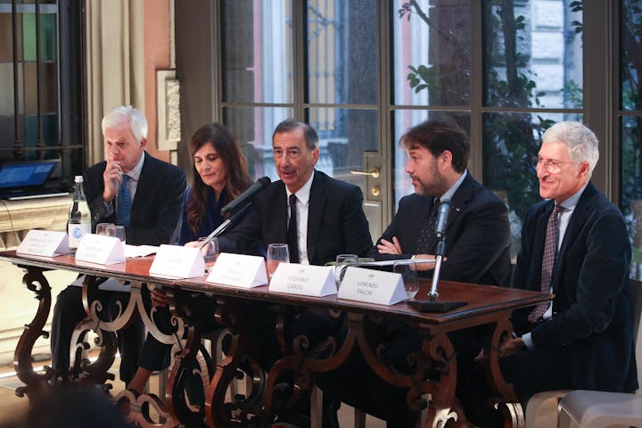 Gian Giacomo Attolico Trivulzio, Alessandra Quarto, Giuseppe Sala, Tomaso Montanari e Stefano Casciu seduti al tavolo dei relatori