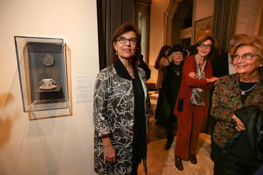 Ritratto di Federica Manoli con alcune ospiti della mostra