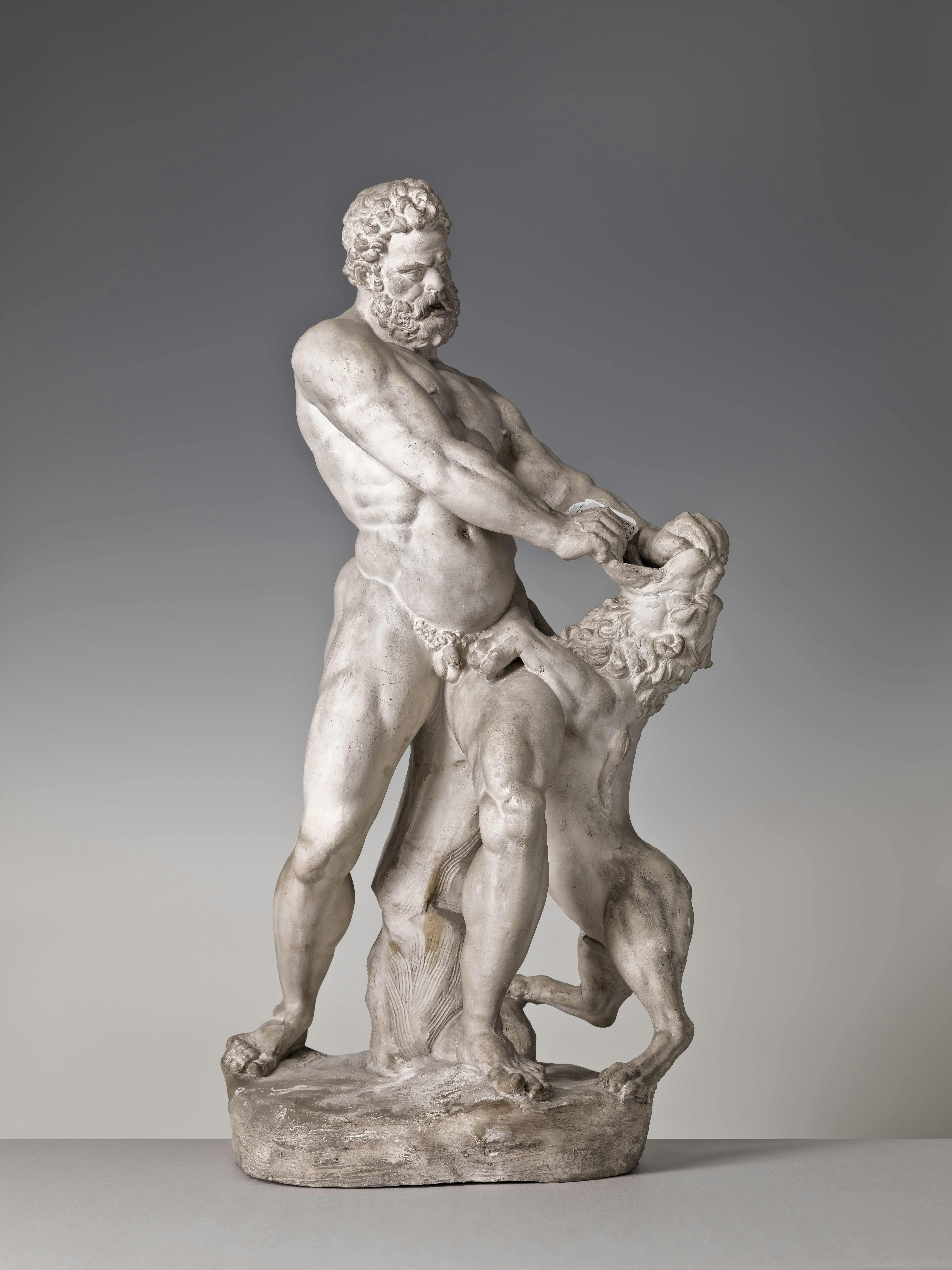 Scultura in gesso raffigurante un uomo che combatte contro un leone