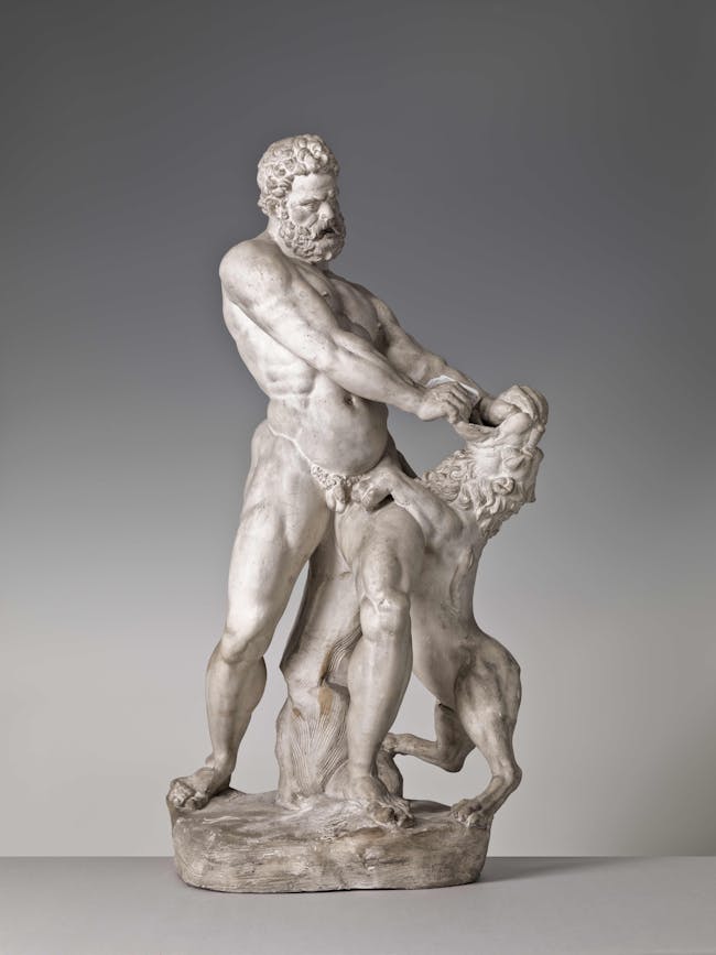Scultura in gesso raffigurante un uomo che combatte contro un leone