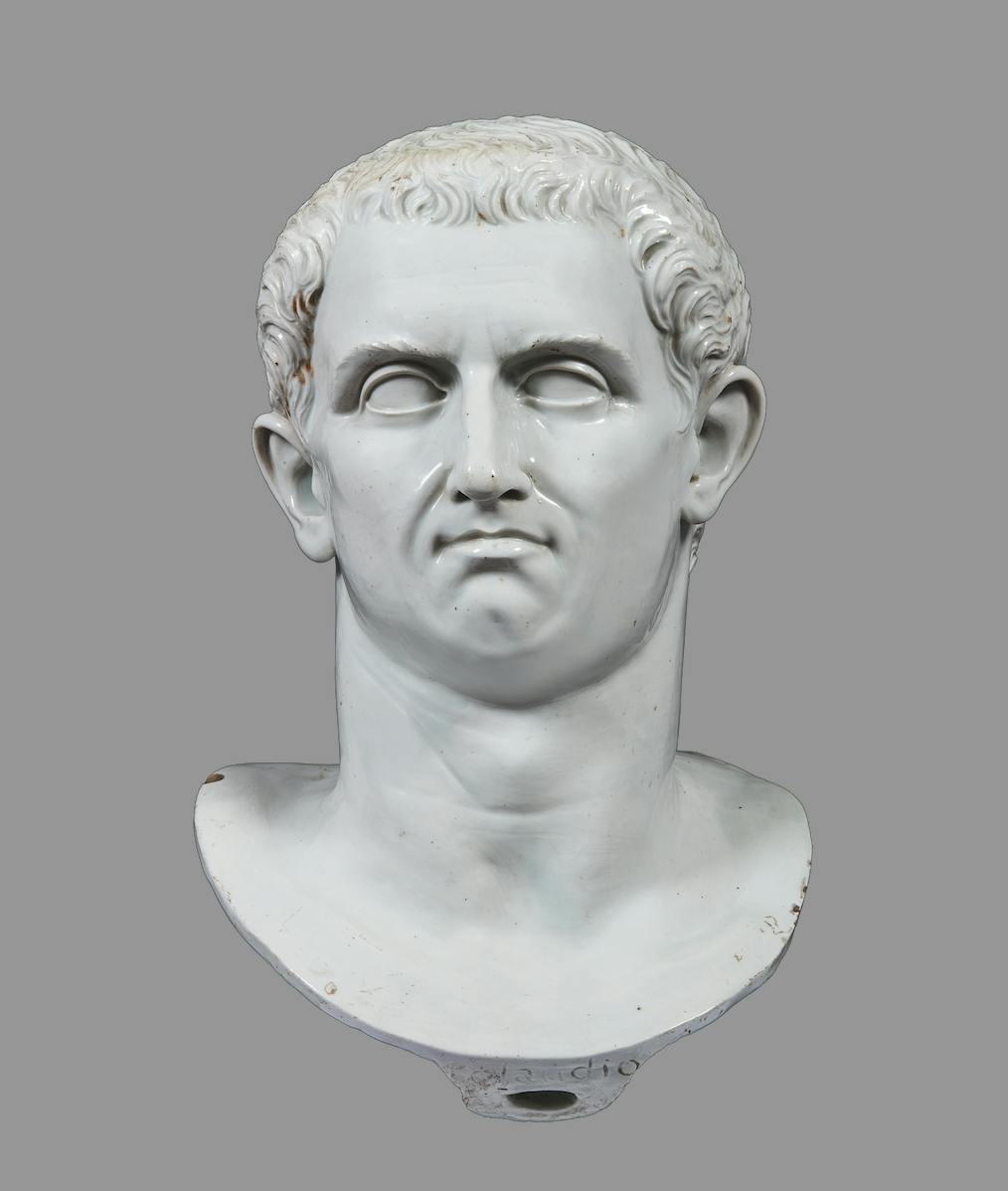 Scultura bianca raffigurante la testa dell'imperatore Nerva