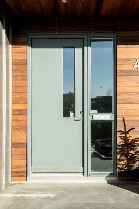 Útihurð úr timbri með þriggja punkta læsingu