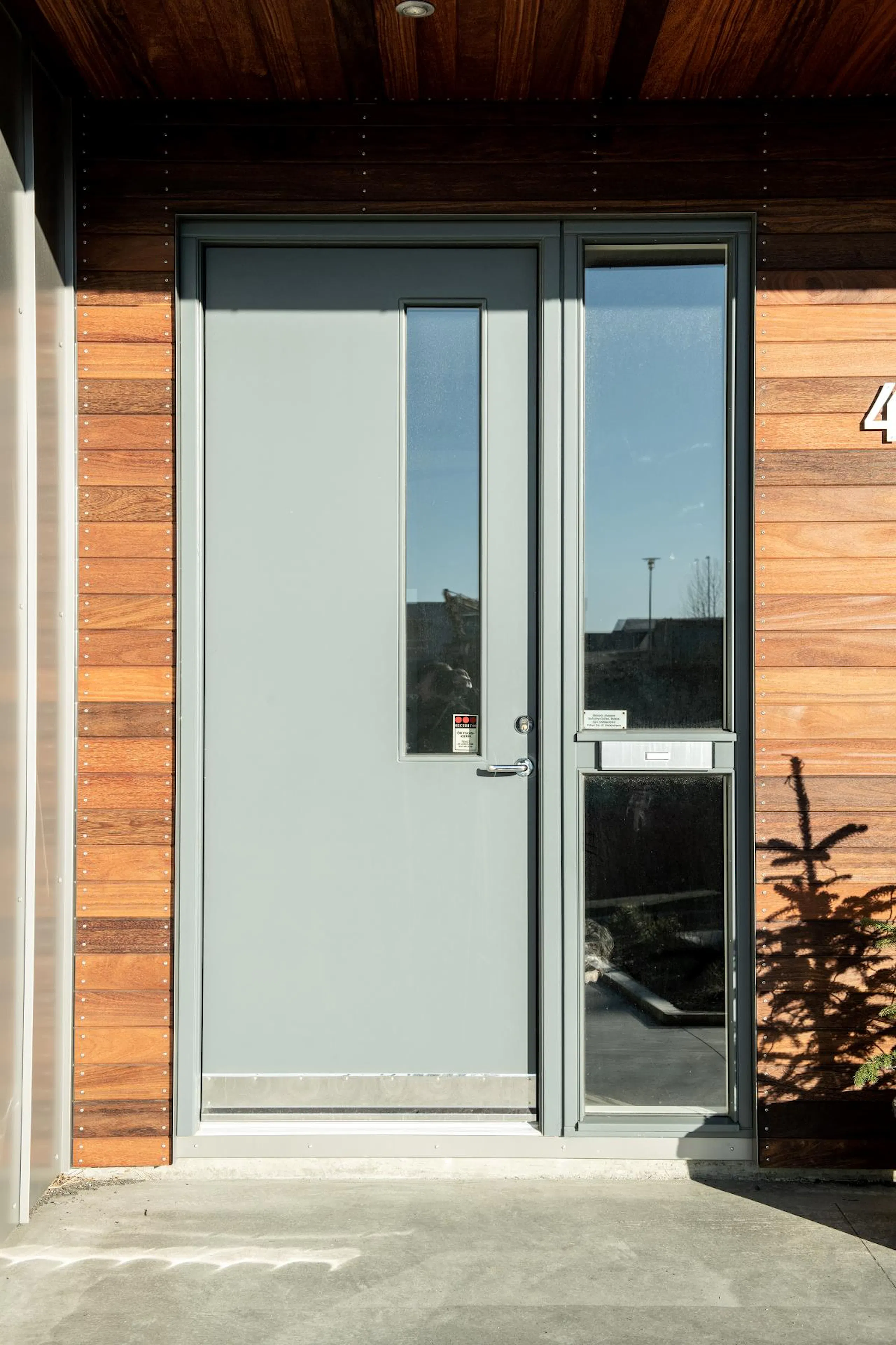 Útihurð úr timbri með þriggja punkta læsingu